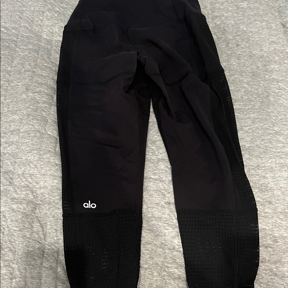 ALO Yoga women cropped!!! Hits just below knee fyi they are a cropped legging